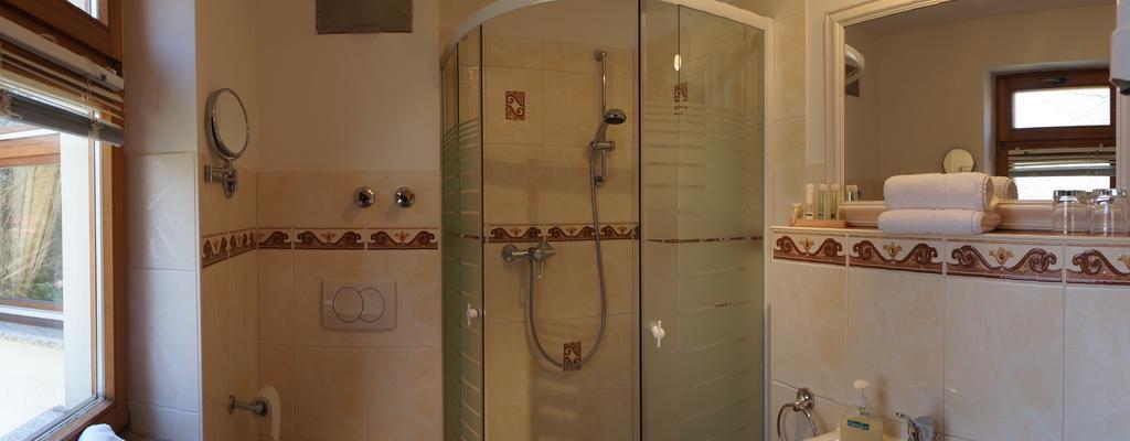 Single Room,699746167:JPEG